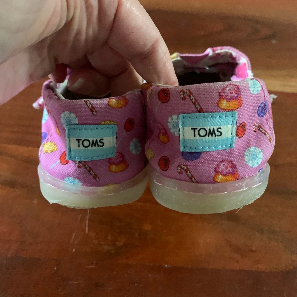 Toms x Candy Land Slip on Girl’s Shoes size 9 - Picture 4 of 8